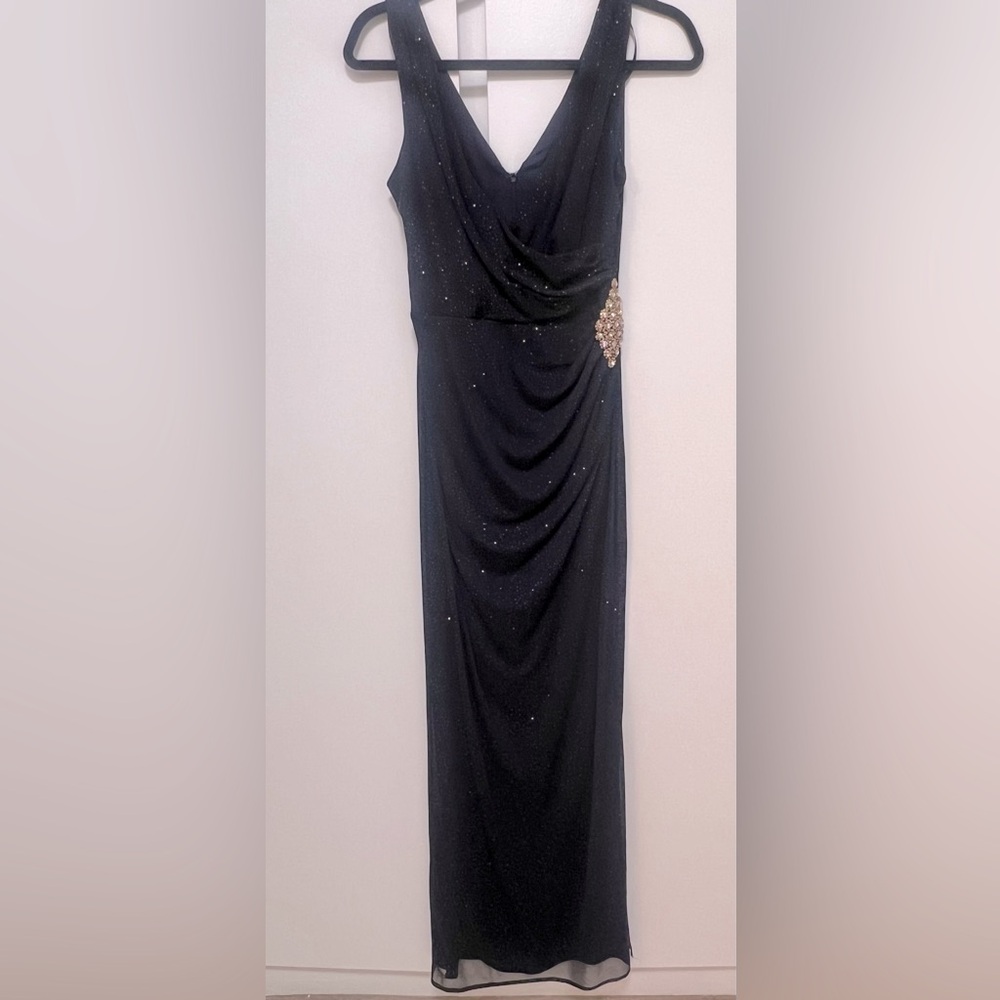 Besty & Adam Dress size 4 Full Length Ink/Navy Blue w/subtle gold accent.